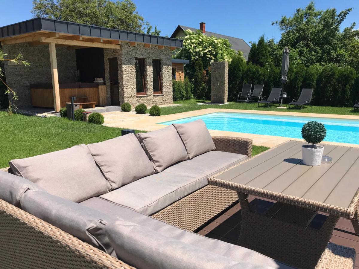 Villa Aruba & Private Spa Suites Keszthely Ngoại thất bức ảnh