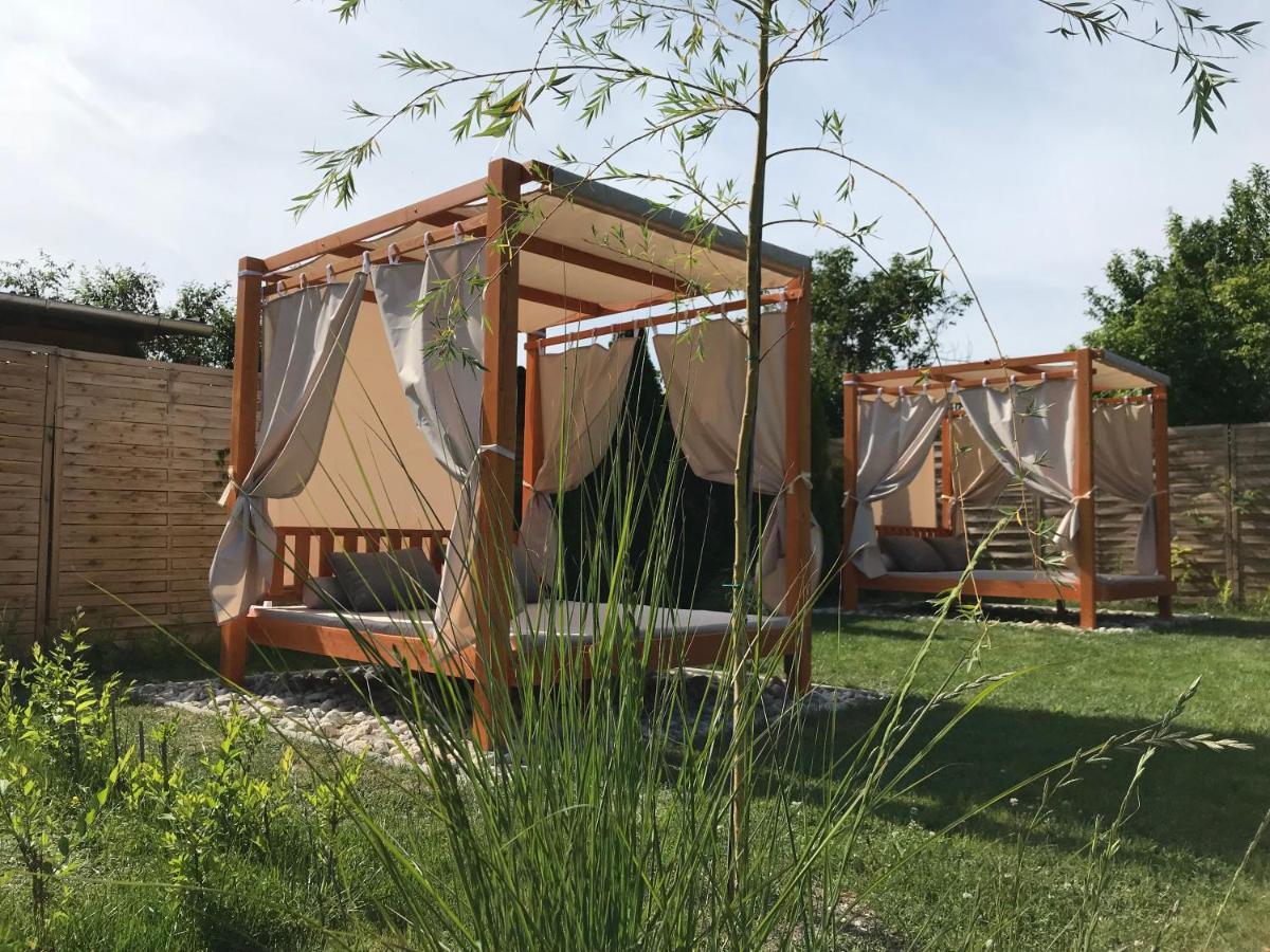 Villa Aruba & Private Spa Suites Keszthely Ngoại thất bức ảnh