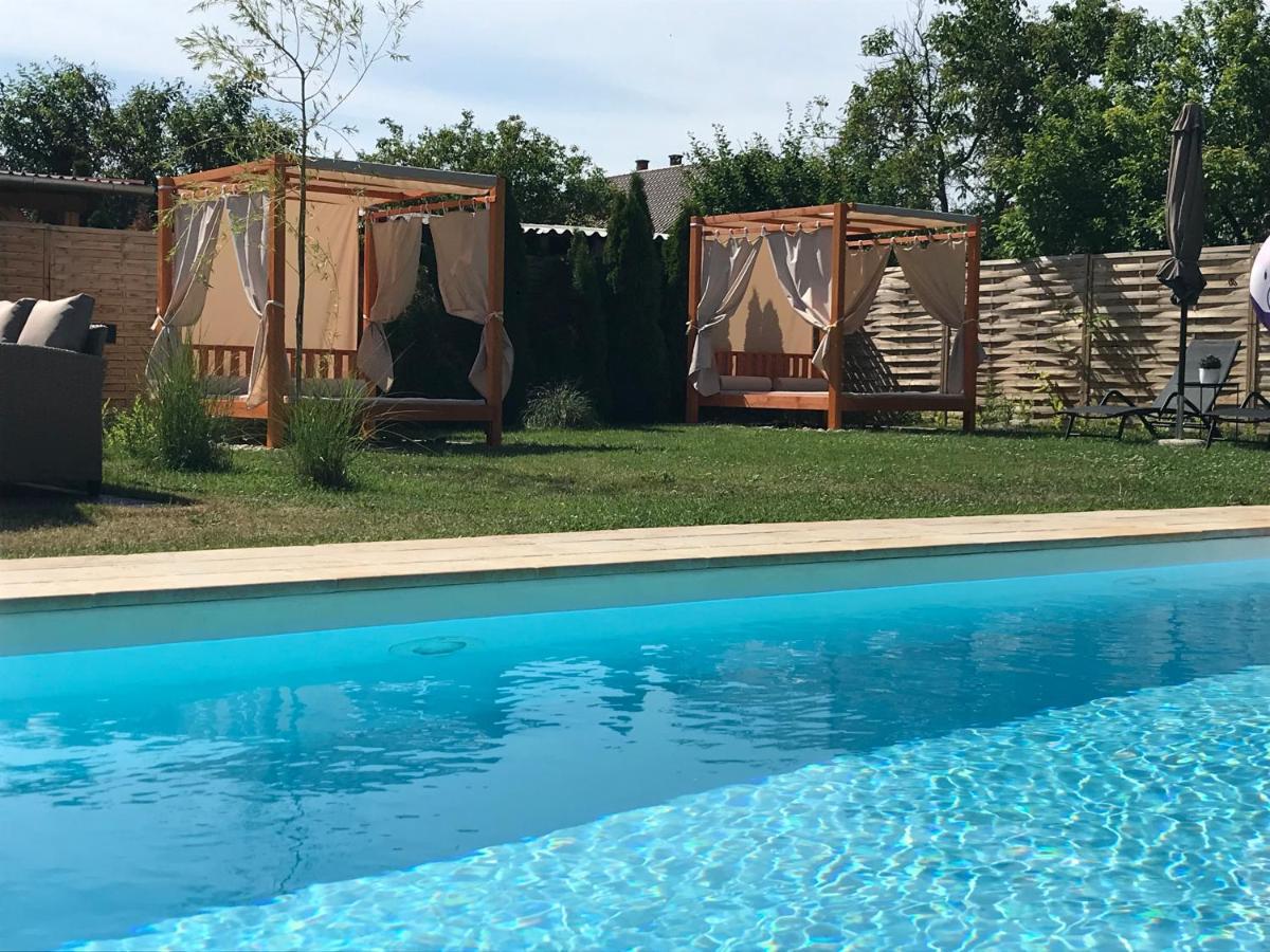 Villa Aruba & Private Spa Suites Keszthely Ngoại thất bức ảnh