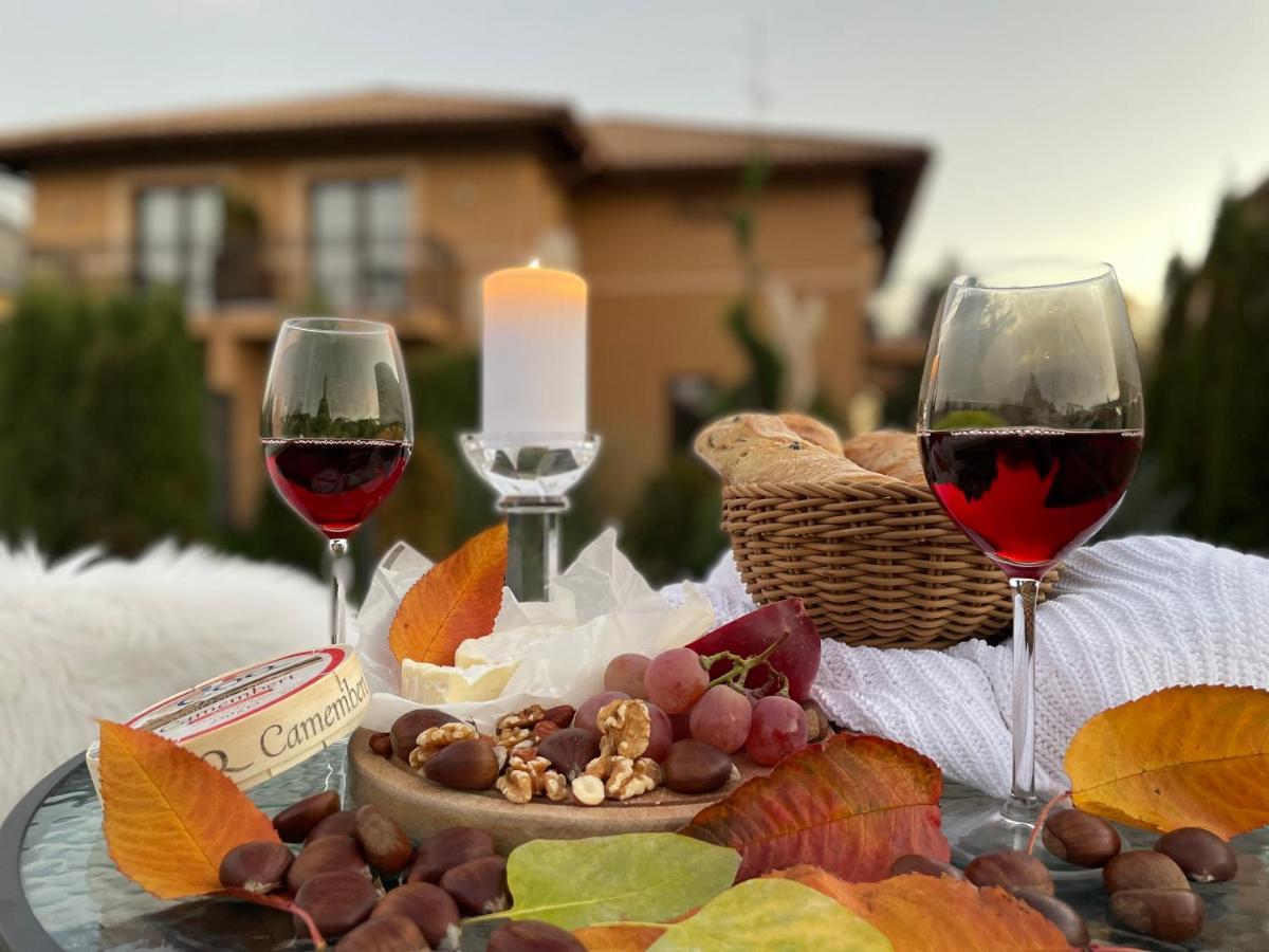 Villa Aruba & Private Spa Suites Keszthely Ngoại thất bức ảnh