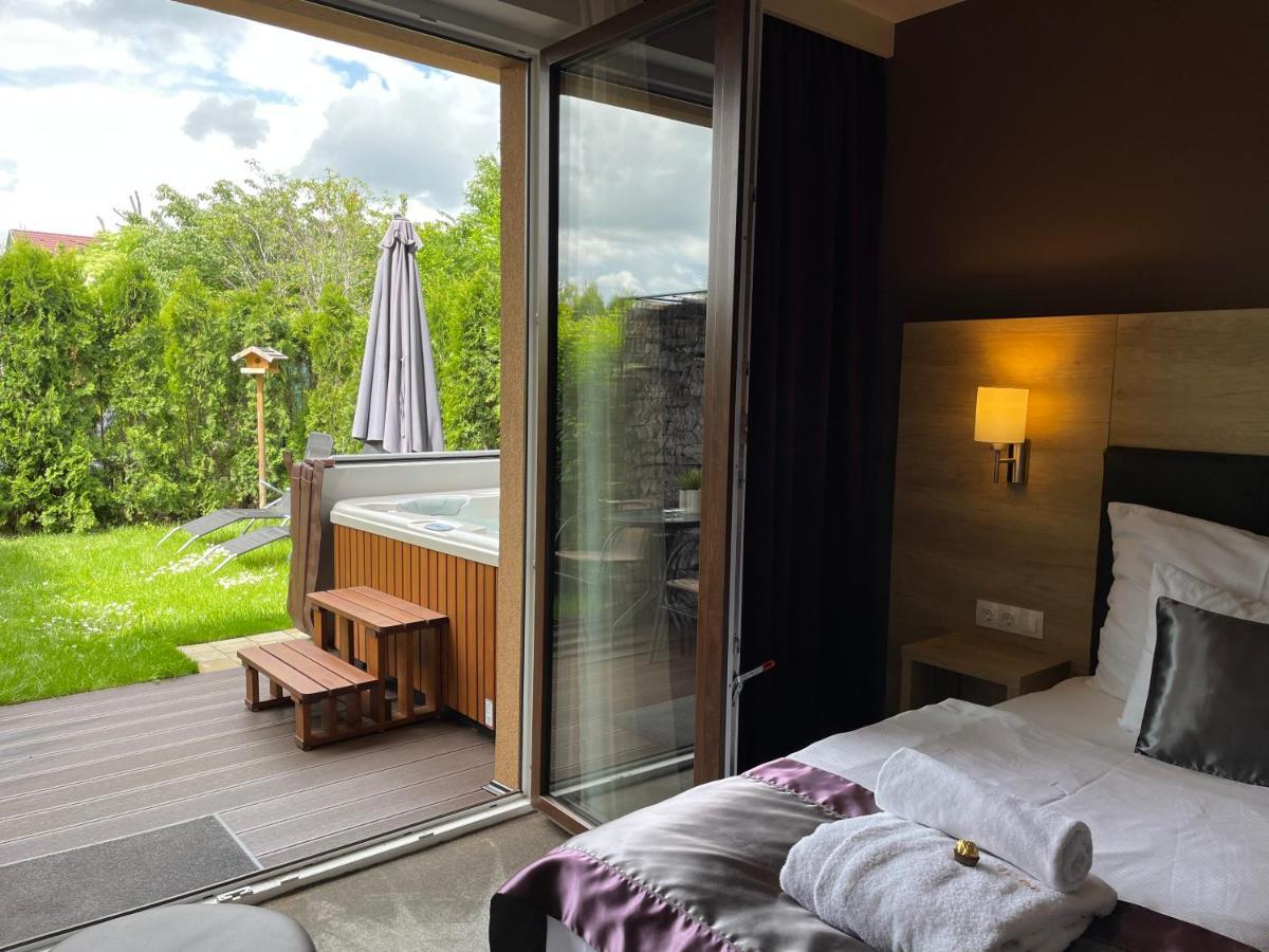 Villa Aruba & Private Spa Suites Keszthely Ngoại thất bức ảnh