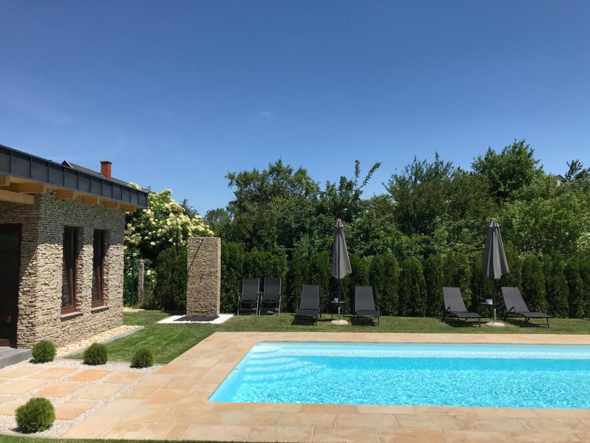 Villa Aruba & Private Spa Suites Keszthely Ngoại thất bức ảnh